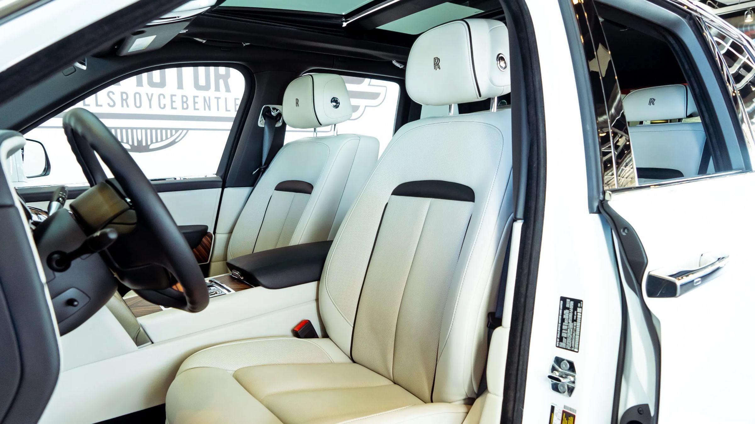 Used 2019 Rolls-Royce Cullinan AWD/4WD image 15