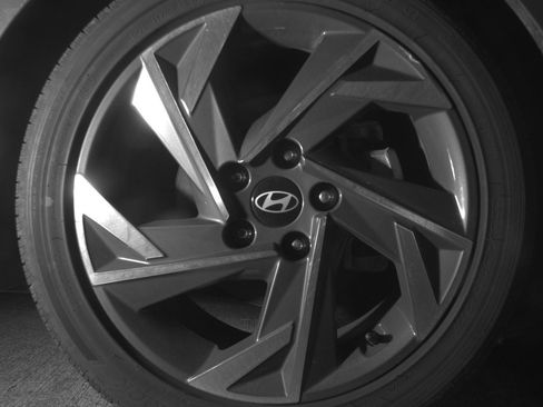 Used 2025 Hyundai Elantra SEL FWD image 13