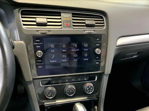 Used 2018 Volkswagen Golf SE FWD image 6