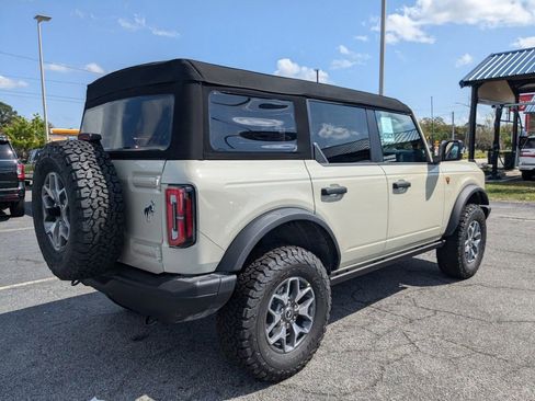 New 2025 Ford Bronco Badlands image 4