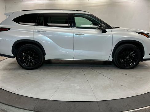 Used 2025 Toyota Highlander XSE AWD/4WD image 7
