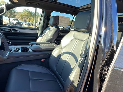 New 2026 Jeep Grand Wagoneer Limited AWD/4WD image 17