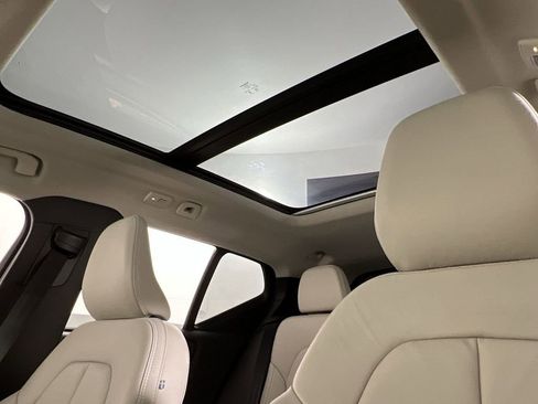 Certified 2024 Volvo XC40 B5 Plus w/ Climate Package image 18