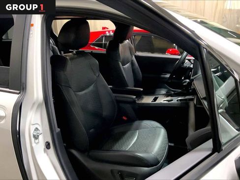Used 2023 Toyota Sienna XSE image 8