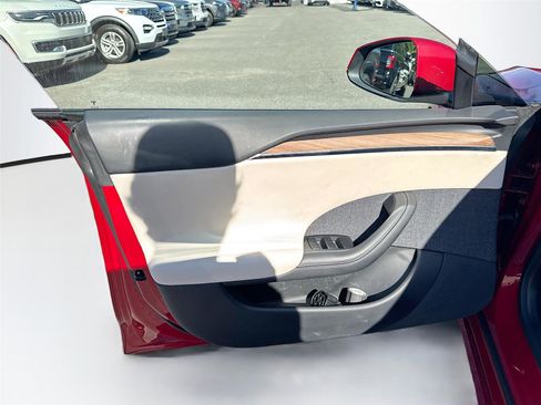 Used 2021 Tesla Model S Plaid image 14