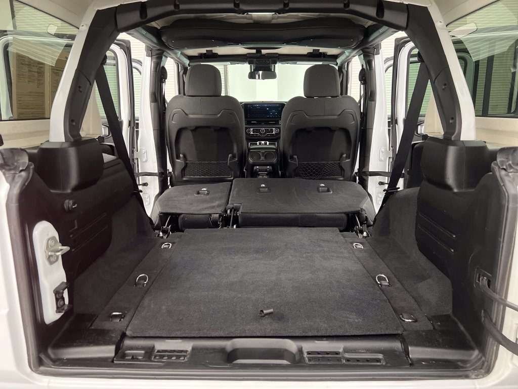 Used 2024 Jeep Wrangler Unlimited Rubicon AWD/4WD image 36