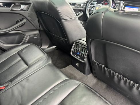 Used 2018 Porsche Macan AWD/4WD image 18