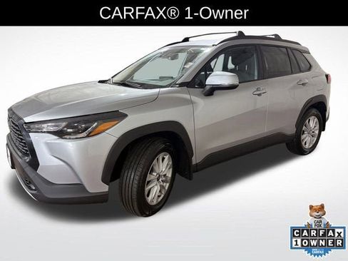 Used 2022 Toyota Corolla Cross LE image 3