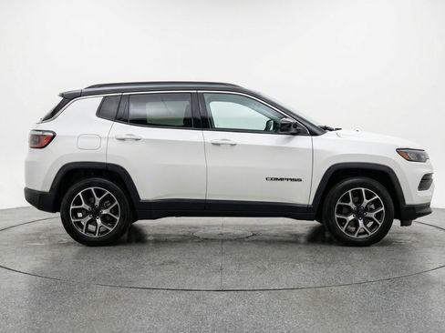 Used 2025 Jeep Compass Limited AWD/4WD image 11