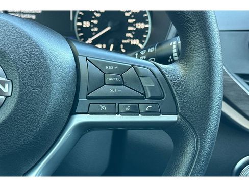 Used 2025 Nissan Altima 2.5 SV FWD image 37