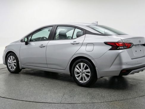 Used 2025 Nissan Versa SV image 6