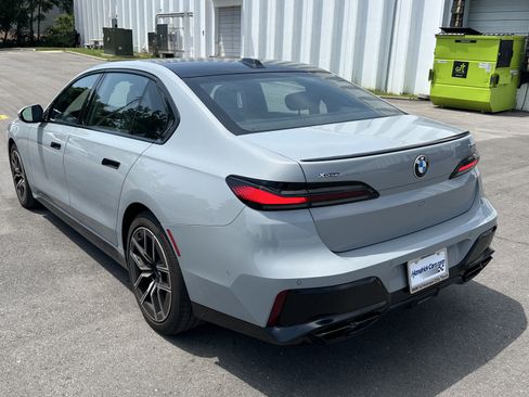 Used 2024 BMW 760i xDrive AWD/4WD image 8