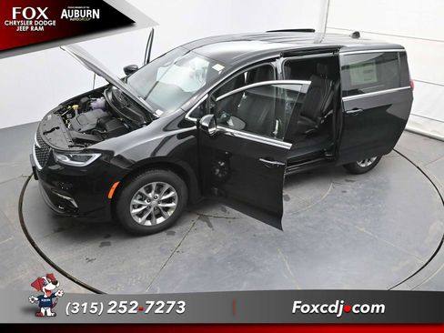 New 2026 Chrysler Pacifica Select AWD/4WD image 34