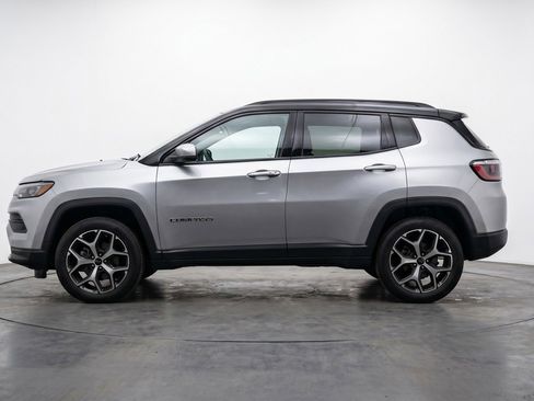 Used 2025 Jeep Compass Limited AWD/4WD image 5