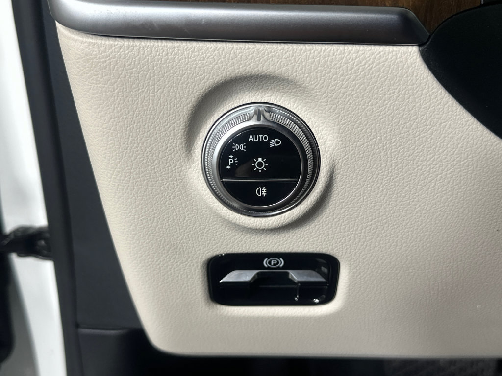 Certified 2023 Mercedes-Benz C 300 Sedan image 33