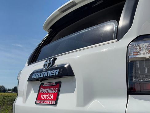 Certified 2024 Toyota 4Runner TRD Off-Road Premium w/ Off Road Premium Plus Package AWD/4WD image 30