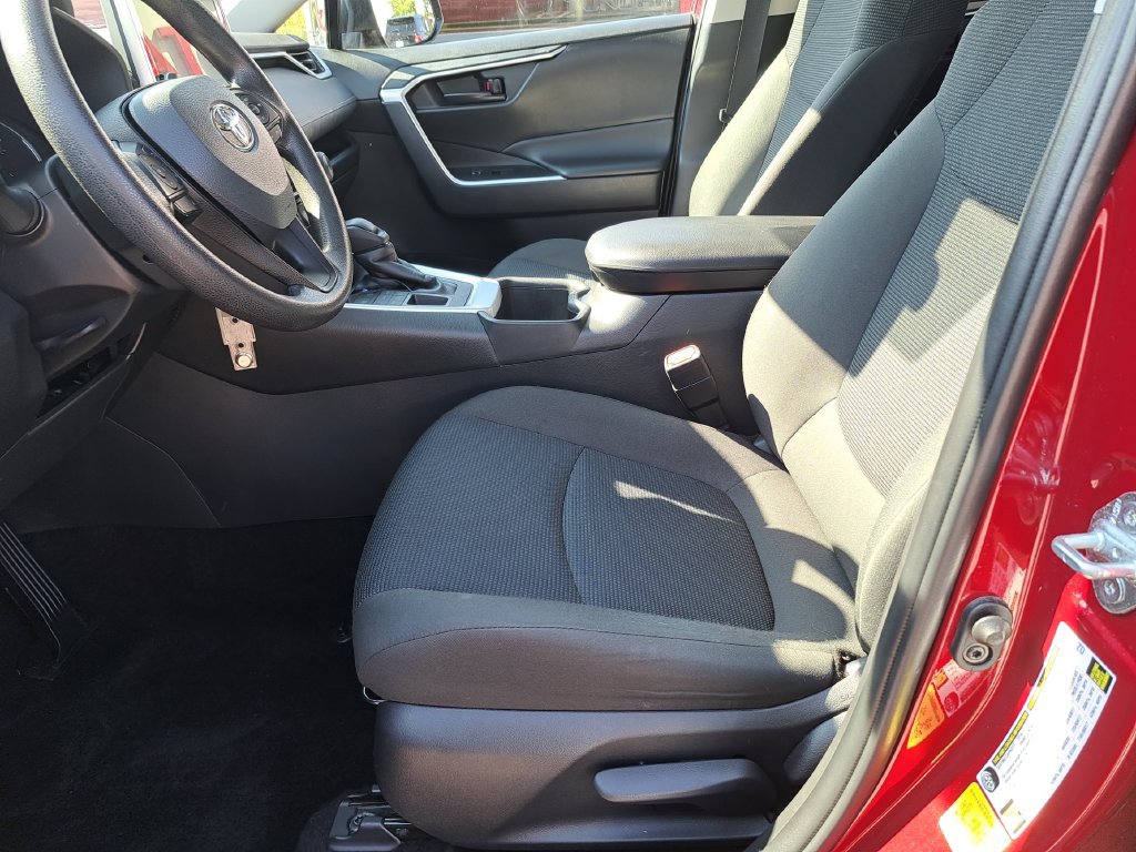 Used 2024 Toyota RAV4 LE AWD/4WD image 28