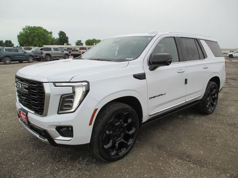New 2026 GMC Yukon Denali w/ Denali Reserve Package AWD/4WD image 9