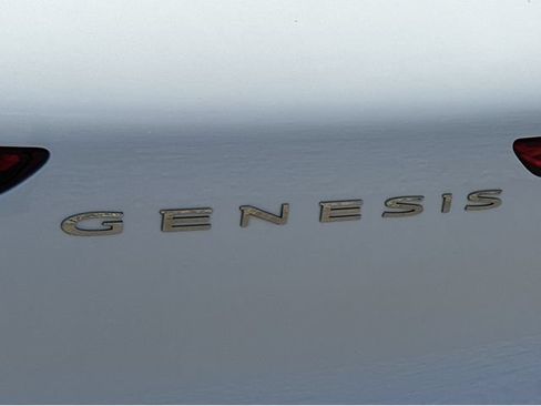 Used 2022 Genesis GV70 2.5T AWD/4WD image 22