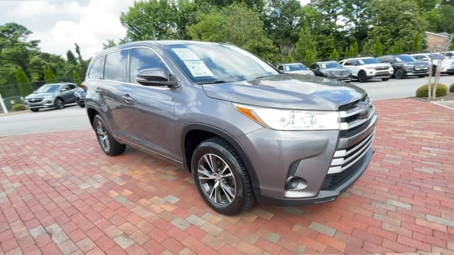 Used 2018 Toyota Highlander LE FWD image 3