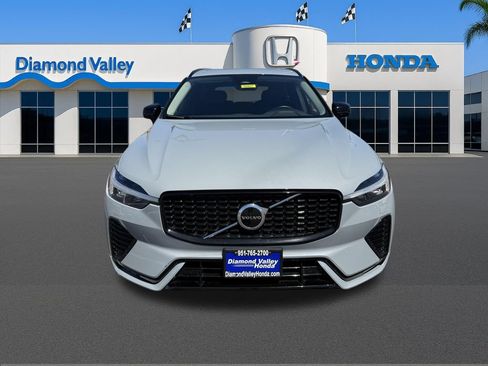 Used 2025 Volvo XC60 B5 Core AWD/4WD image 2