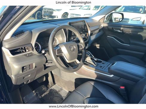 Used 2022 Toyota Highlander XLE image 28