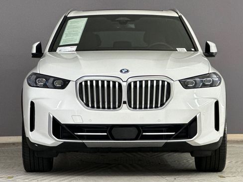 Certified 2025 BMW X5 xDrive50e w/ Premium Package image 5