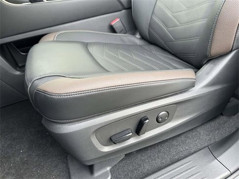 New 2025 Nissan Pathfinder Platinum w/ Cargo Package image 15