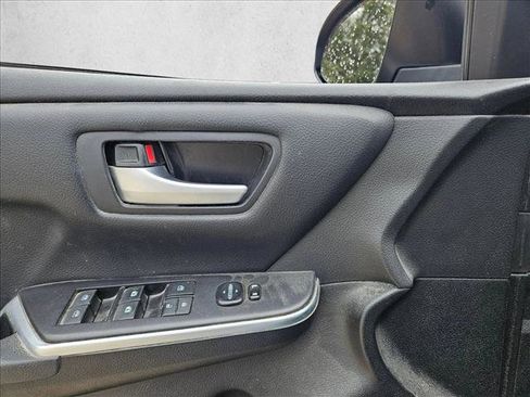 Used 2017 Toyota Camry SE image 13