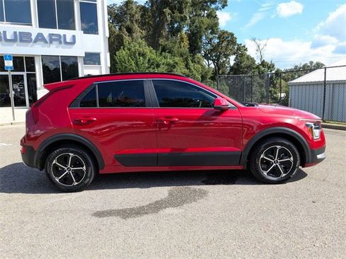 Used 2024 Kia Niro LX image 7