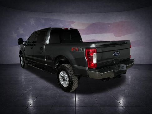 Used 2018 Ford F250 XLT w/ XLT Value Package AWD/4WD image 3