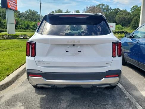 Certified 2025 Kia Sorento EX w/ Panoramic Sunroof Package AWD/4WD image 5