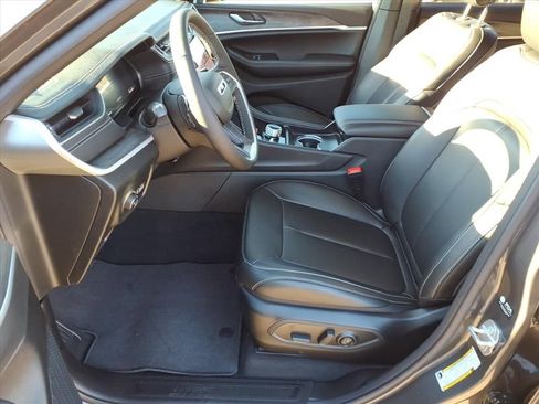 New 2025 Jeep Grand Cherokee Limited image 11