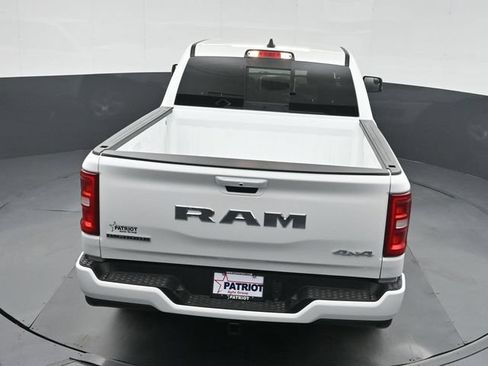New 2026 RAM 1500 4x4 Crew Cab image 32