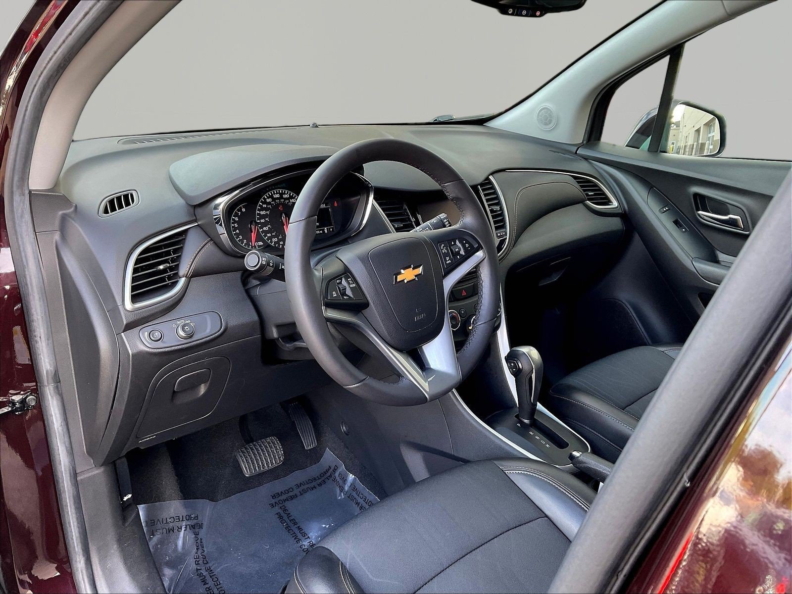 Used 2021 Chevrolet Trax LT w/ Driver Confidence Package FWD image 17