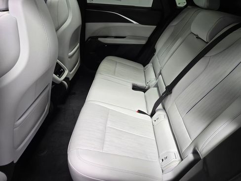 Used 2024 Cadillac Lyriq Luxury AWD/4WD image 33