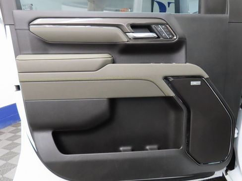 Used 2025 Chevrolet Silverado 2500 ZR2 w/ Technology Package image 56