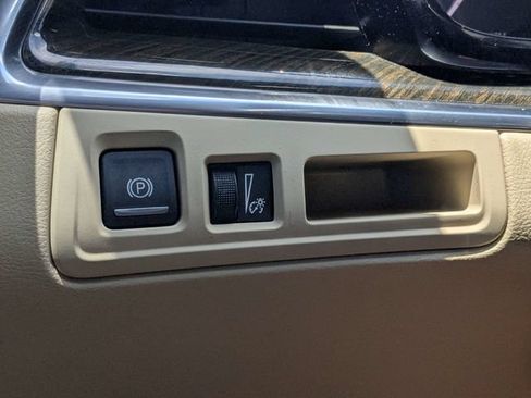 Used 2017 Cadillac XT5 FWD image 23