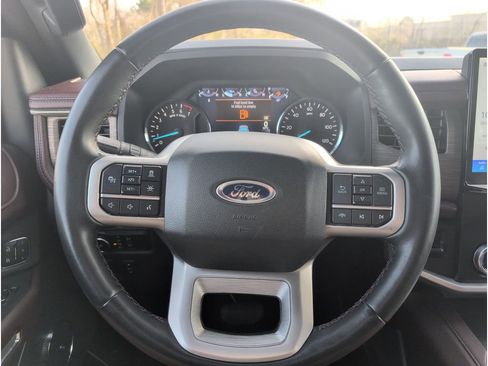 Used 2024 Ford Expedition Limited image 23
