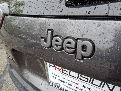 Certified 2022 Jeep Cherokee Trailhawk AWD/4WD image 29