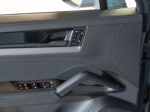Certified 2024 Porsche Cayenne Turbo AWD/4WD image 17