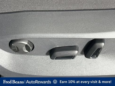 Used 2025 Volkswagen Taos SE AWD/4WD image 40