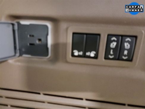 Used 2024 GMC Yukon XL Denali image 23