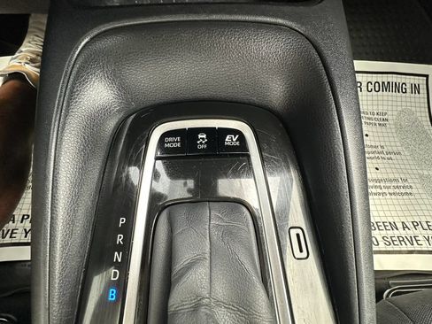 Used 2020 Toyota Corolla LE FWD image 18