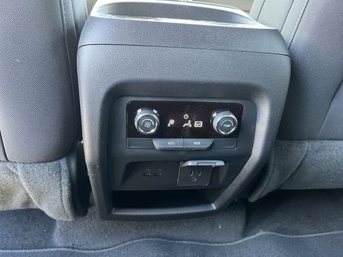 New 2025 Chevrolet Traverse LT w/ Driver Confidence Package FWD image 21