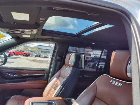 Used 2023 GMC Yukon XL Denali Ultimate image 11