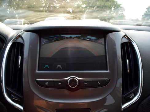 Used 2017 Chevrolet Cruze LT image 18