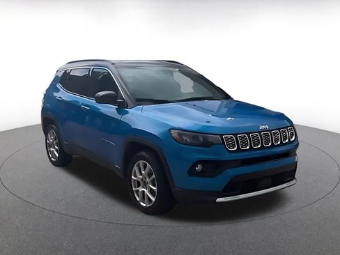 Used 2025 Jeep Compass Limited AWD/4WD image 3