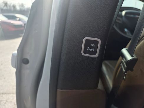 Used 2017 Chrysler Pacifica Limited w/ UConnect Theater Package image 14