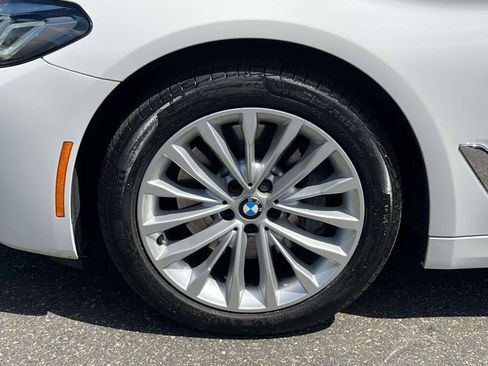 Used 2021 BMW 530i xDrive w/ Premium Package image 6